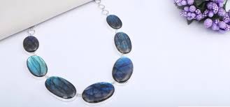 How to Incorporate Labradorite Jewelry into Your Daily Wardrobe