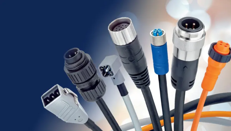 Různé typy průmyslových ethernet konektorů pro automatizaci.