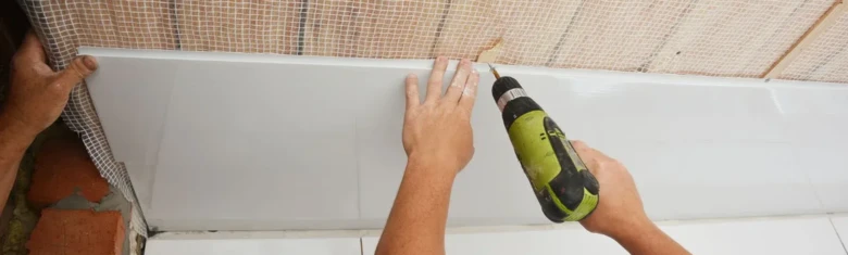 Instalace sálavého panelu na stěnu pomocí vrtáku.