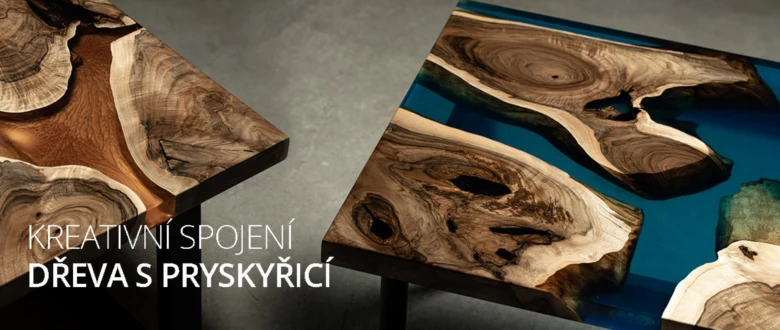 Dřevěné desky s modrou pryskyřicí ukázka finálního produktu.
