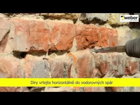 Vrtání do vodorovných spár zdiva pomocí vrtačky.