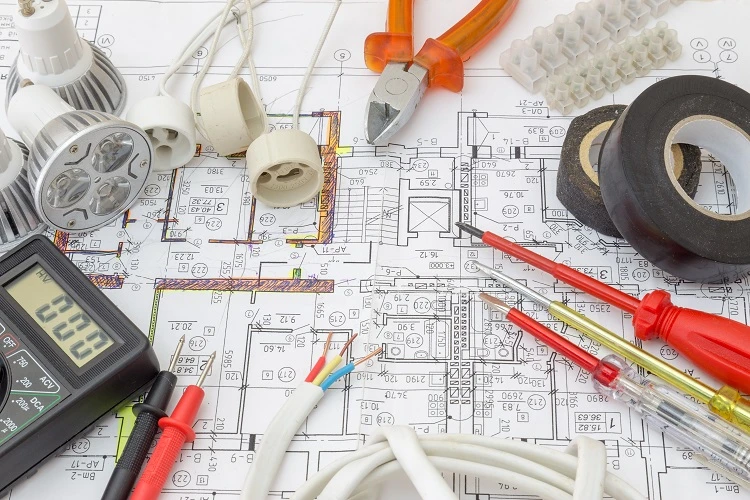 Nástroje pro elektrické zapojení na schématu rozvaděče