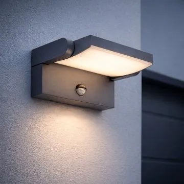 Moderní venkovní svítidlo na zdi pro osvětlení pergoly