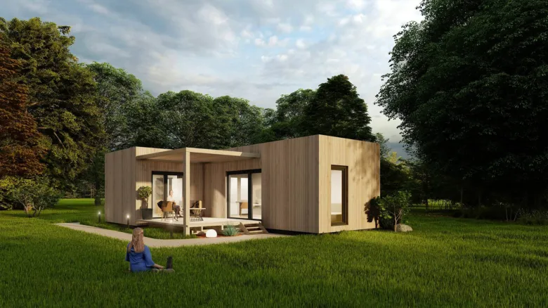 Moderní dřevěný modulový dům v přírodě s terasou.