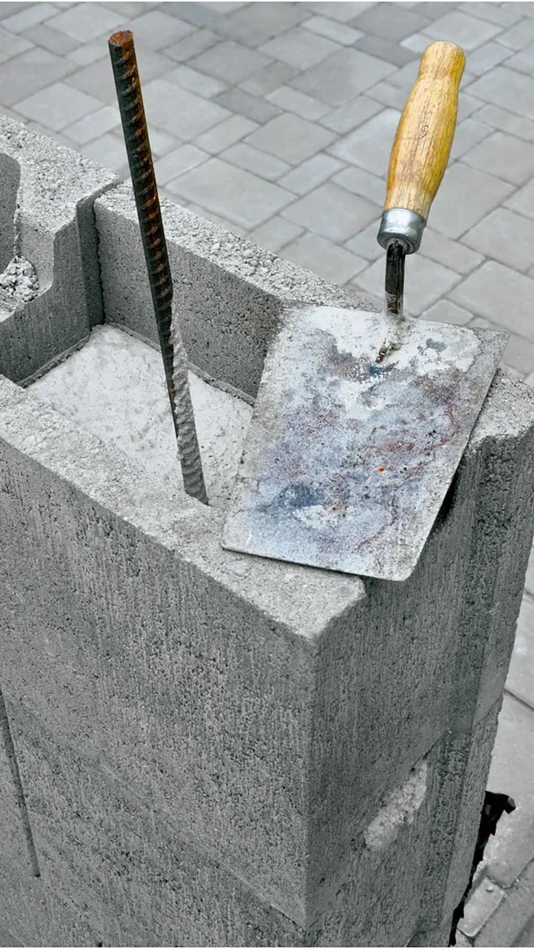 betonový blok s výztužími pro ztracené bednění