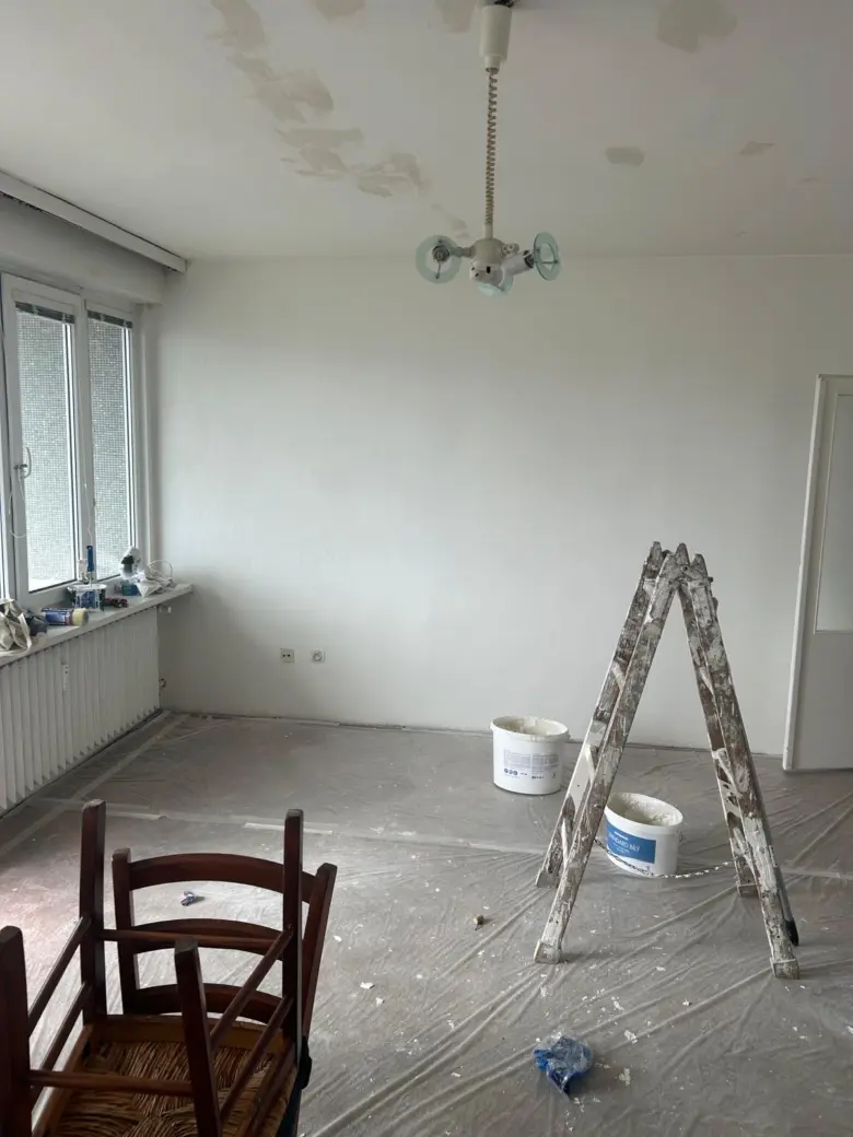 Pracovní místnost v Praze během malování a renovace bytu.